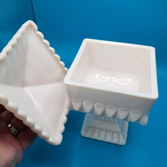 Vintage Pink Milk Glass Wedding Bowl & Lid Candy Shell Romantic Dresser Decor - Picture 3 of 9